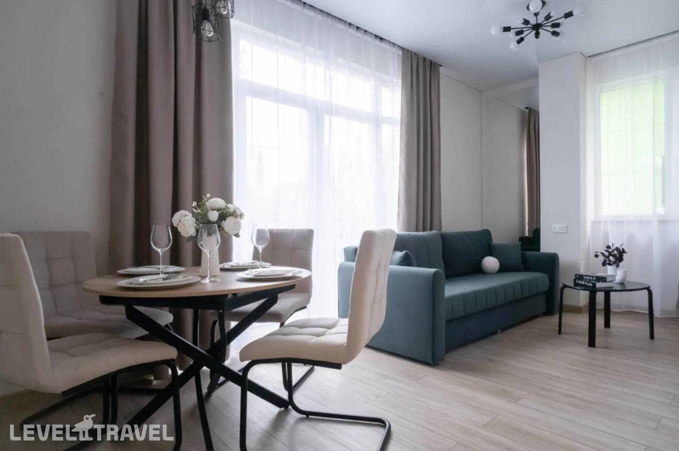 фотографии отеля Апартаменты Red Apartments Арт Лайт Сити Апартамент Джованни в Россия(Сириус) - фото №4