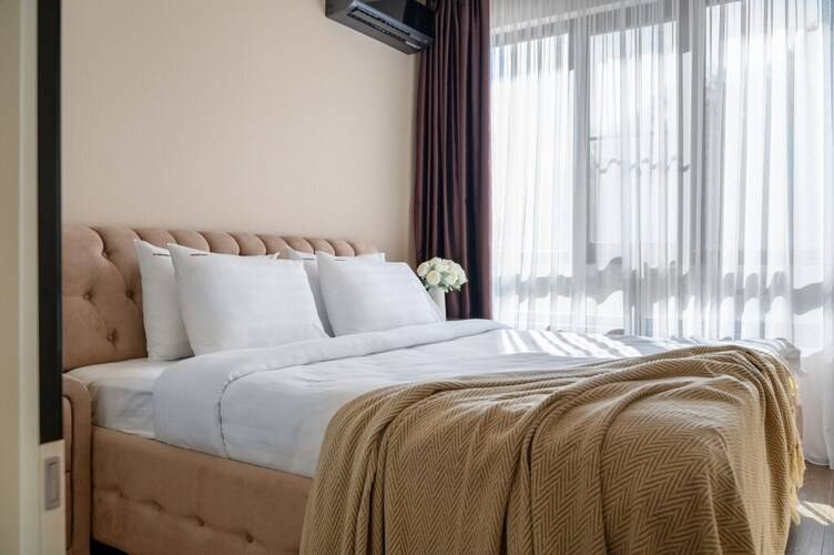 Апартаменты Red Apartments Листопадная Альпина