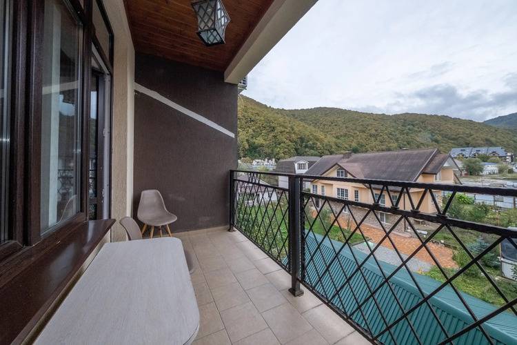 Квартира Уютная В Центре Эсто-Садка С Террасой И Шикарным Видом На Горы