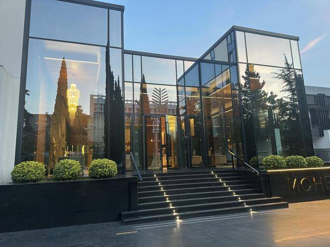 Апартаменты С Бассейном И Собственным Пляжем В Центральном Районе Адлера