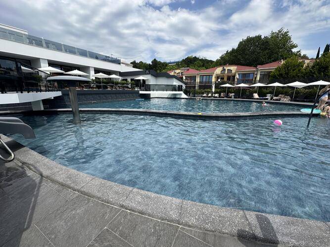 Апартаменты С Бассейном И Собственным Пляжем В Центральном Районе Адлера — фото 4