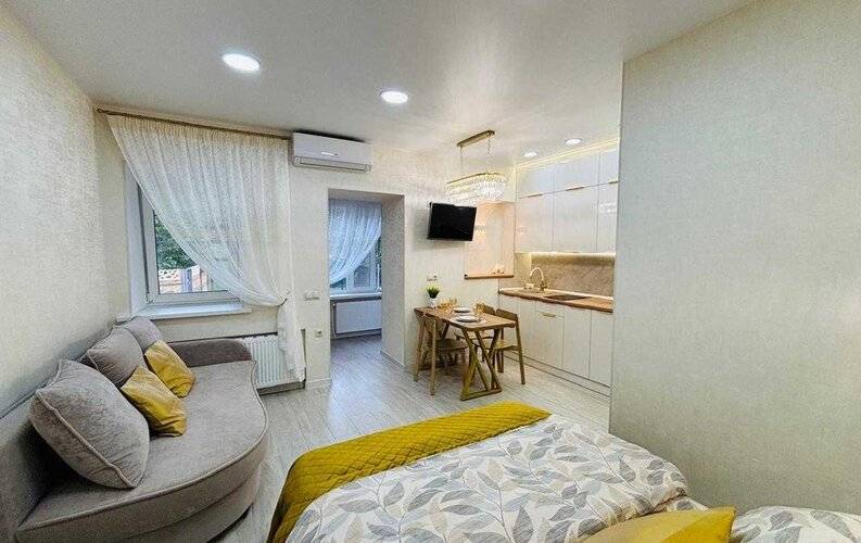 На Анисимова 8