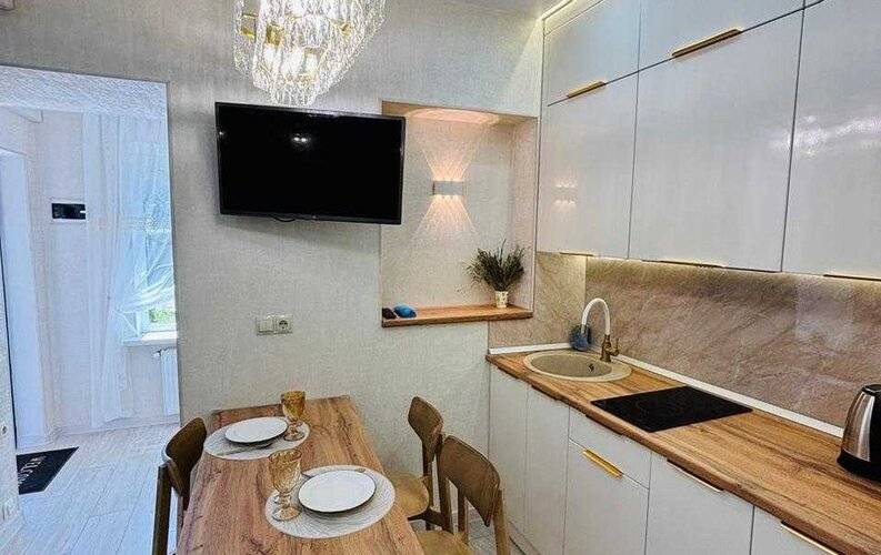 На Анисимова 8