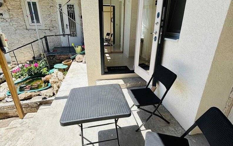 На Анисимова 8