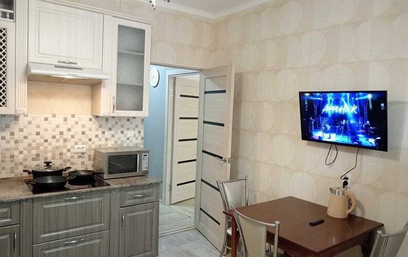 Горница Аэродромная 102а