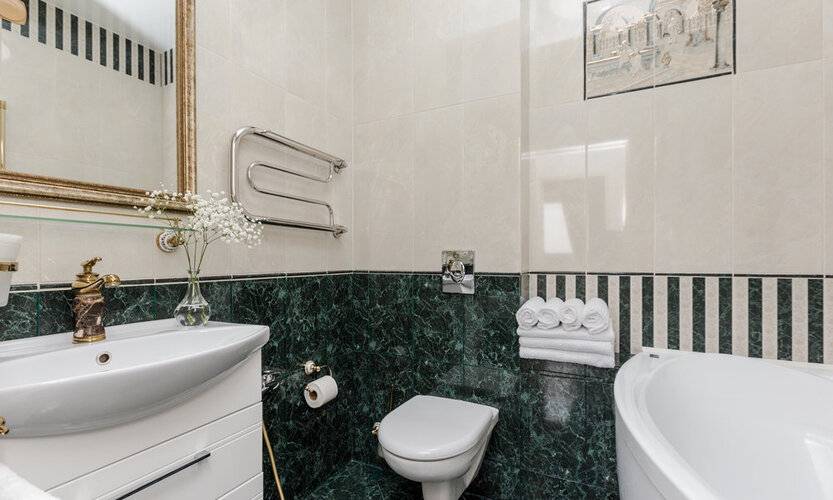 Na Esaulenko 4/6 (На Есауленко 4/6)