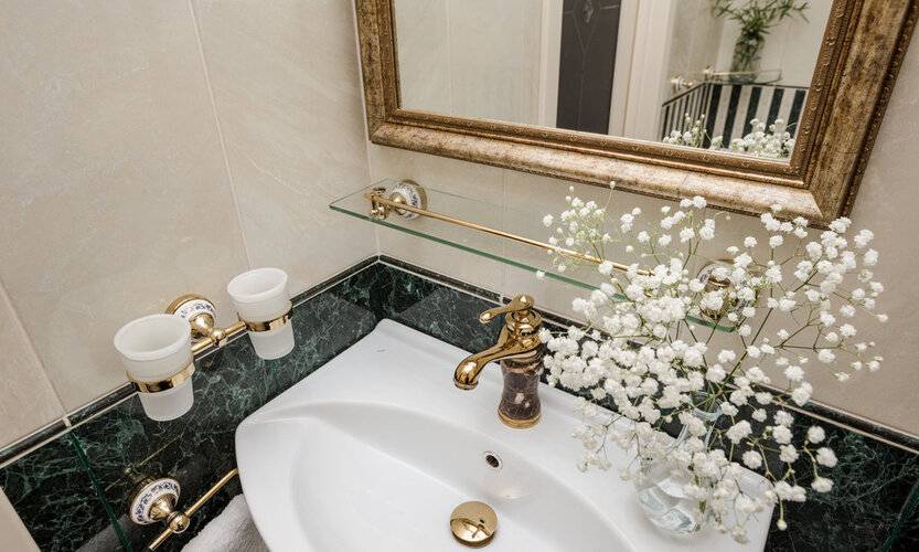 Na Esaulenko 4/6 (На Есауленко 4/6)