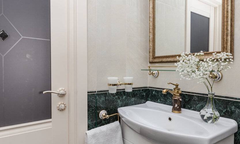 Na Esaulenko 4/6 (На Есауленко 4/6)