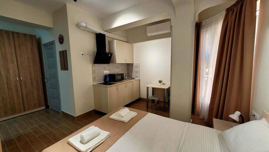 Panda На Бамбуковой (Панда)