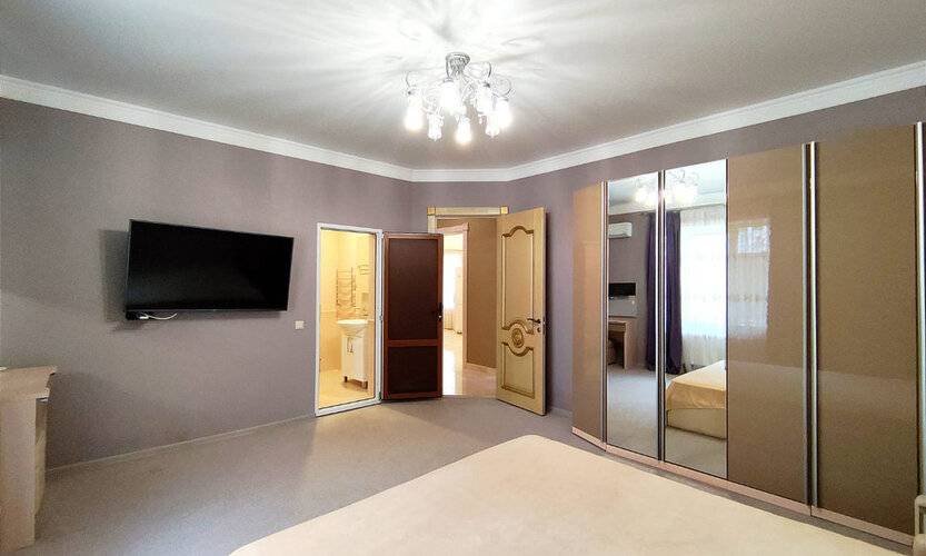 На Просвещения 85б