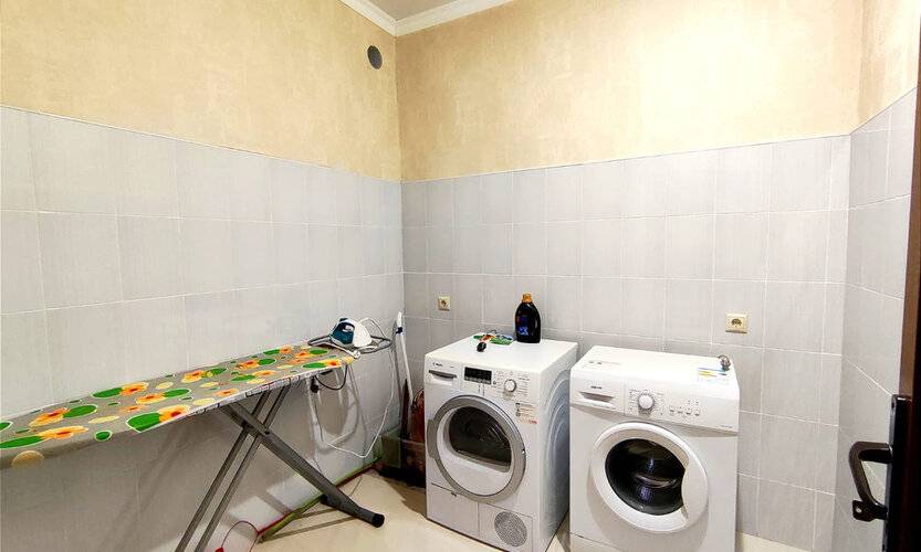 На Просвещения 85б