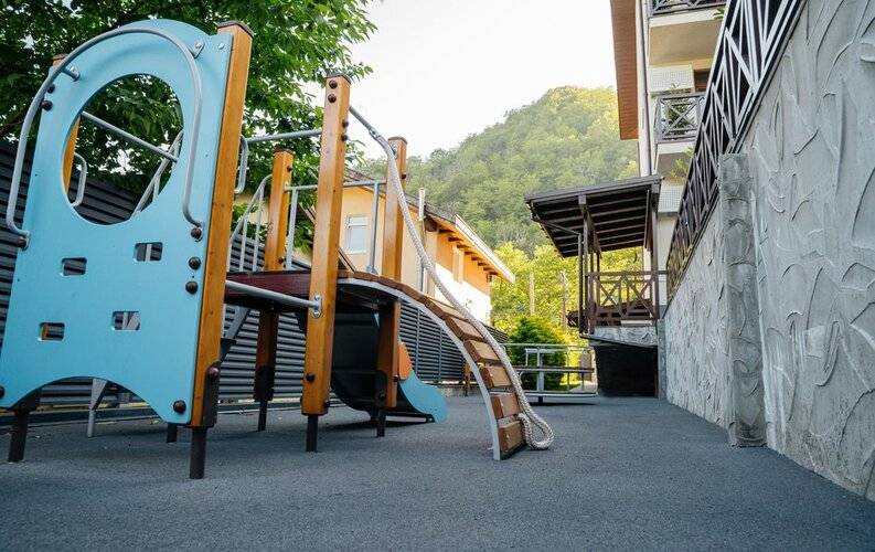 Жить В Горах На Ачишховской 10