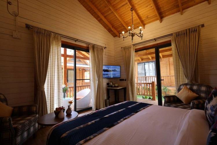 Foxoso Aaristo Baga Beach Resort