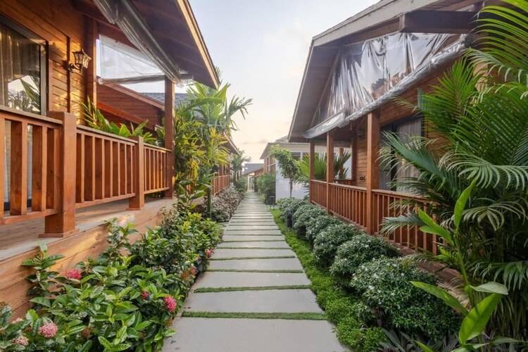 Foxoso Aaristo Baga Beach Resort