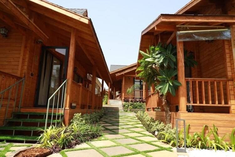 Foxoso Aaristo Baga Beach Resort