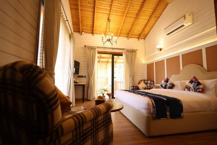Foxoso Aaristo Baga Beach Resort