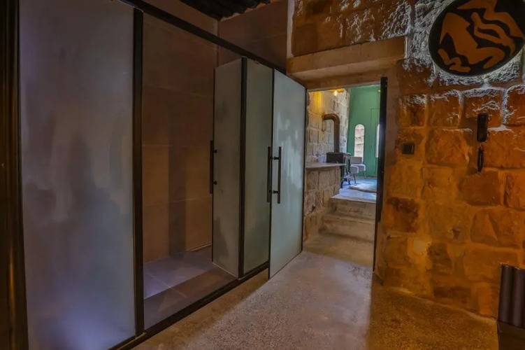 Eka Cave Maison