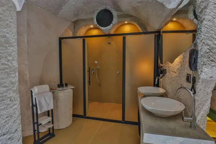 Eka Cave Maison