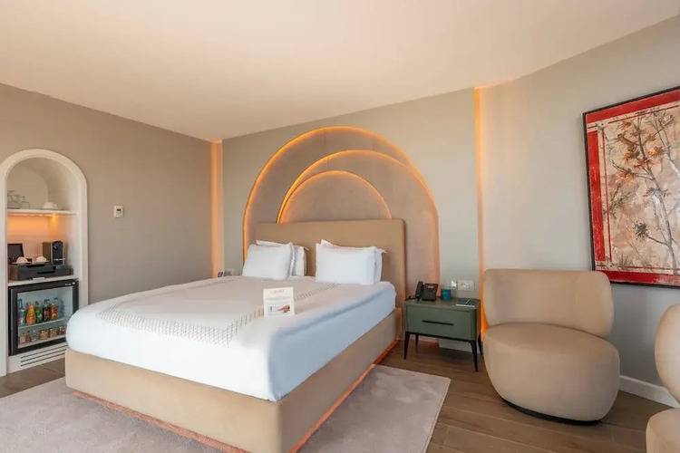 Qlusive Hotel
