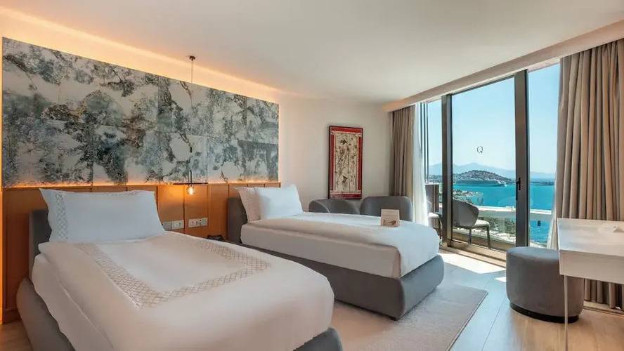 Qlusive Hotel