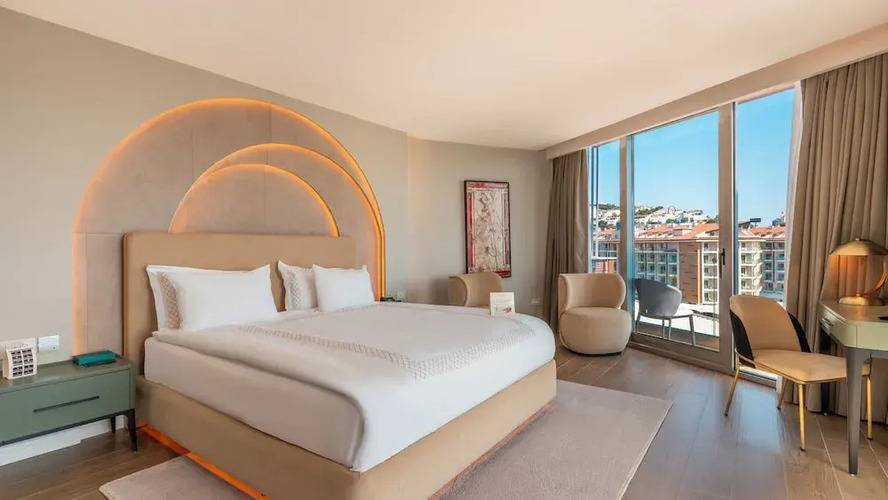 Qlusive Hotel