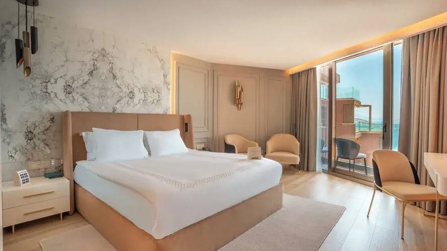 Qlusive Hotel