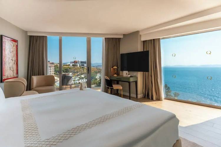 Qlusive Hotel