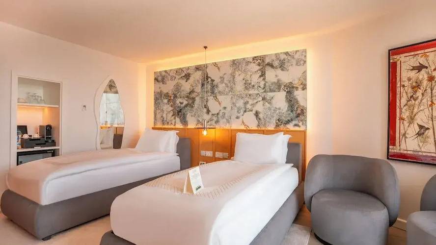 Qlusive Hotel
