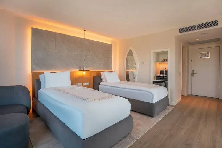 Qlusive Hotel