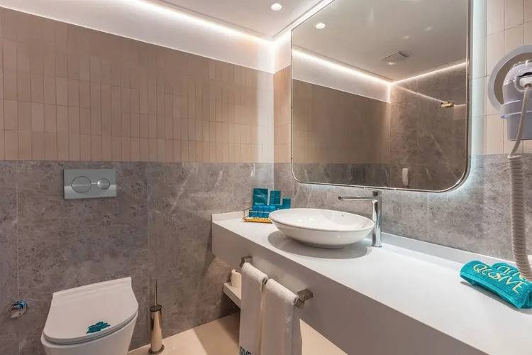 Qlusive Hotel