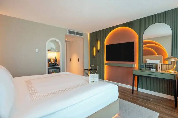 Qlusive Hotel