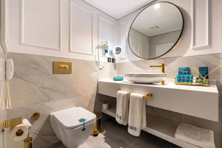 Qlusive Hotel