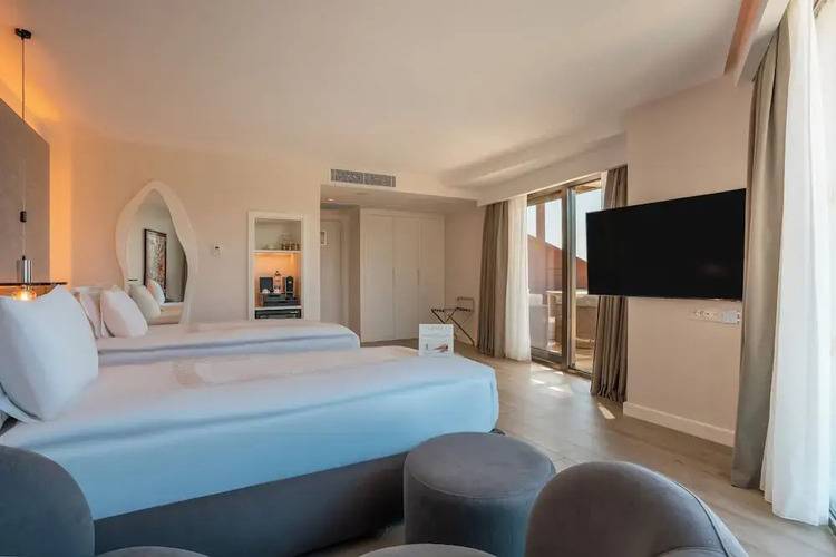Qlusive Hotel