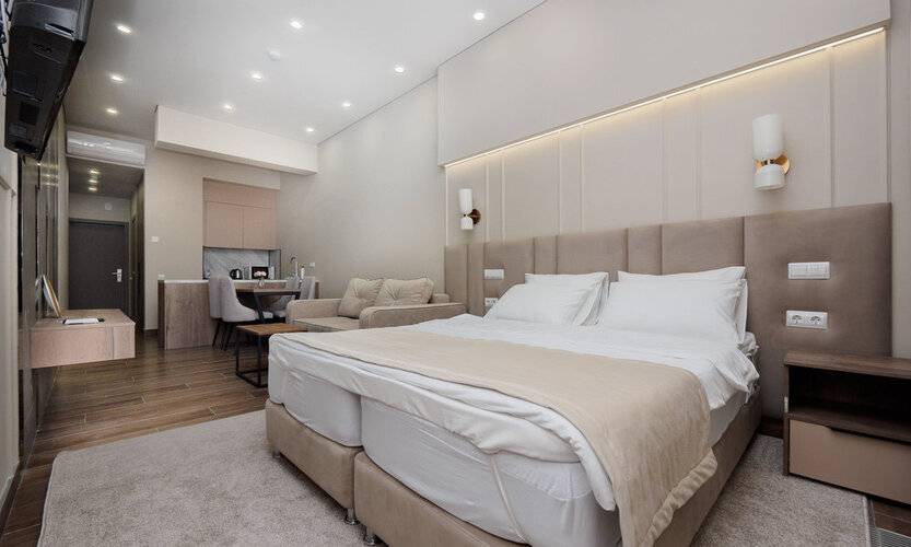 На Учительской 5