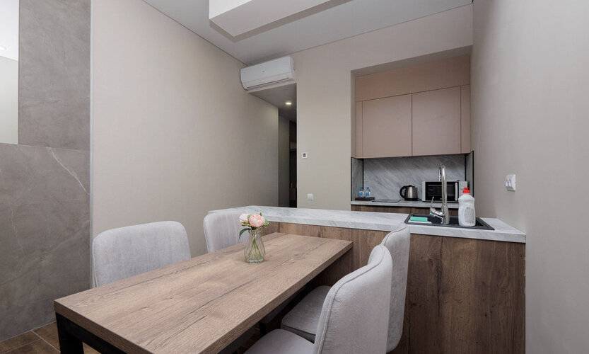 На Учительской 5