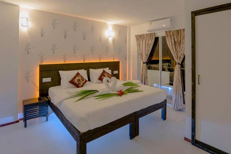 Горящий тур на Мальдивы — отель Crown Beach Villas (Северный Мале Атолл)
