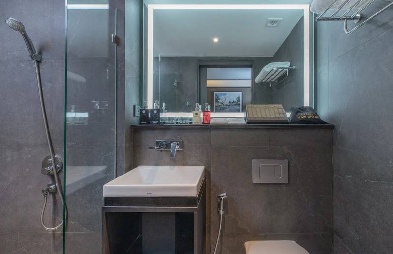 The Gravitique Hotel Khaosan