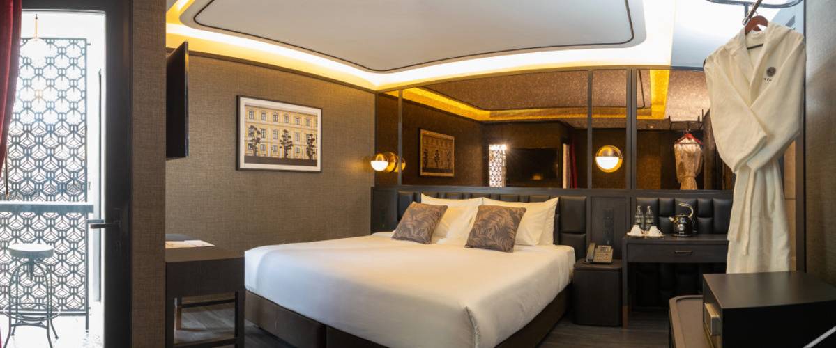 The Gravitique Hotel Khaosan