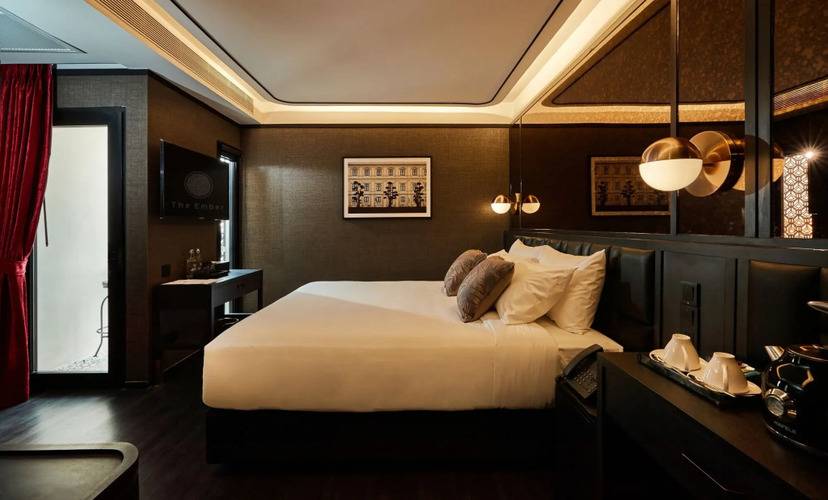 The Gravitique Hotel Khaosan