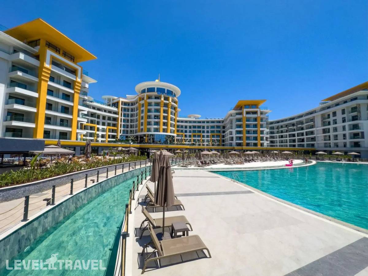 Отель Апартаменты 1+1 В Комплексе Azura World D C Собственным Пляжем — Тюрклер, Турция