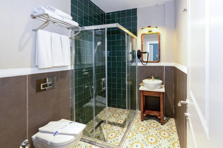 Nenessa Airport Hotel