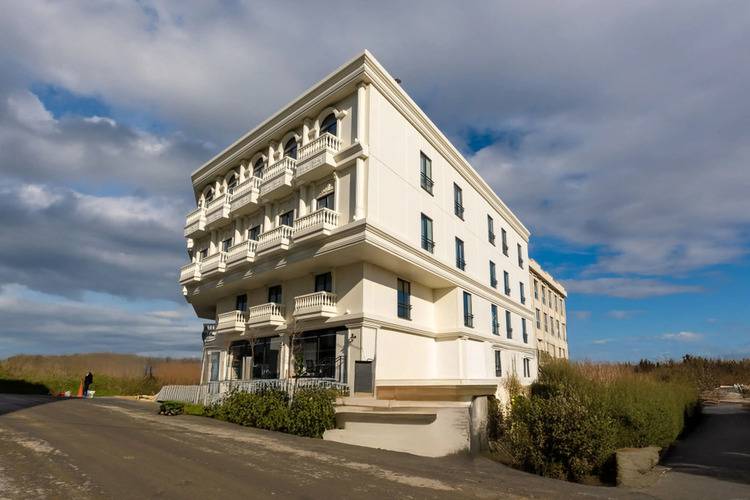Nenessa Airport Hotel