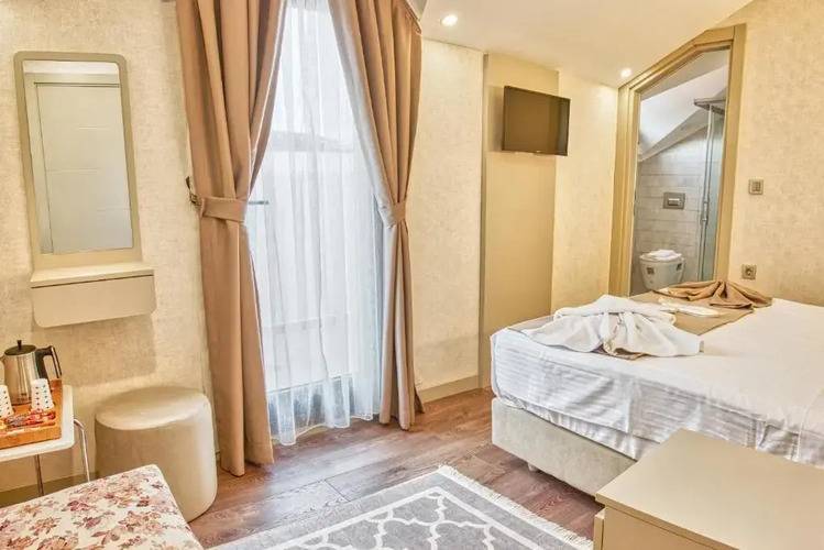 Flori̇na Hotel