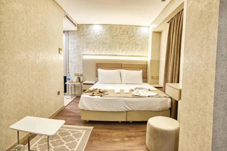 Flori̇na Hotel