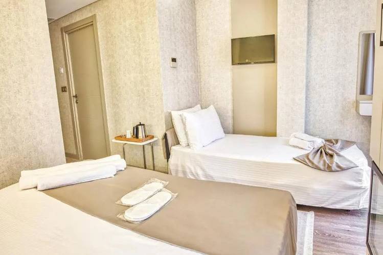 Flori̇na Hotel
