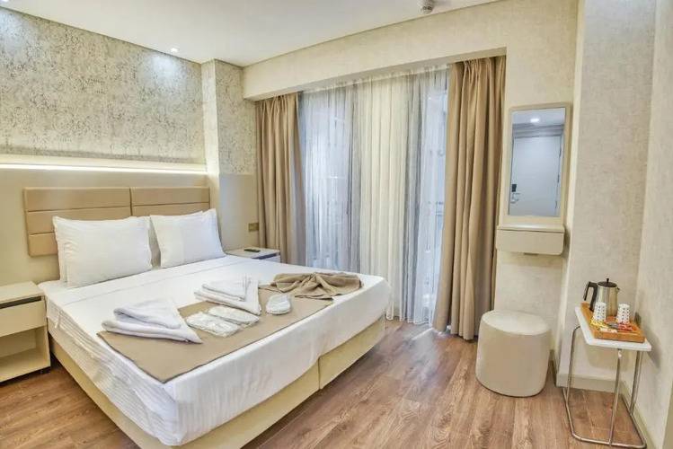 Flori̇na Hotel