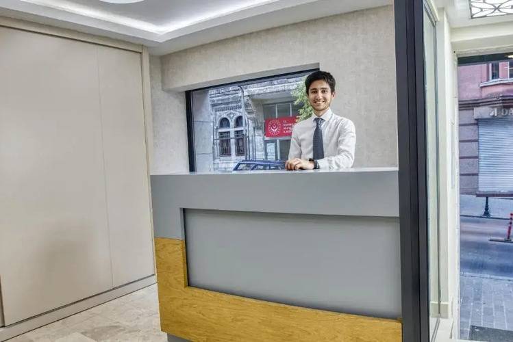 Flori̇na Hotel