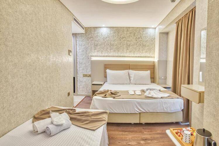 Flori̇na Hotel