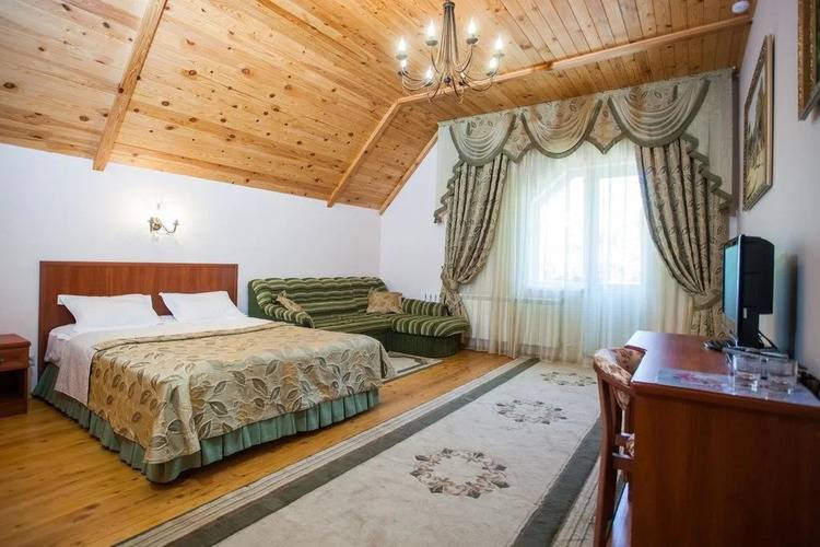 Отель Каприз
