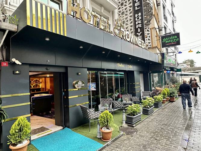Crowned Plus Hotel